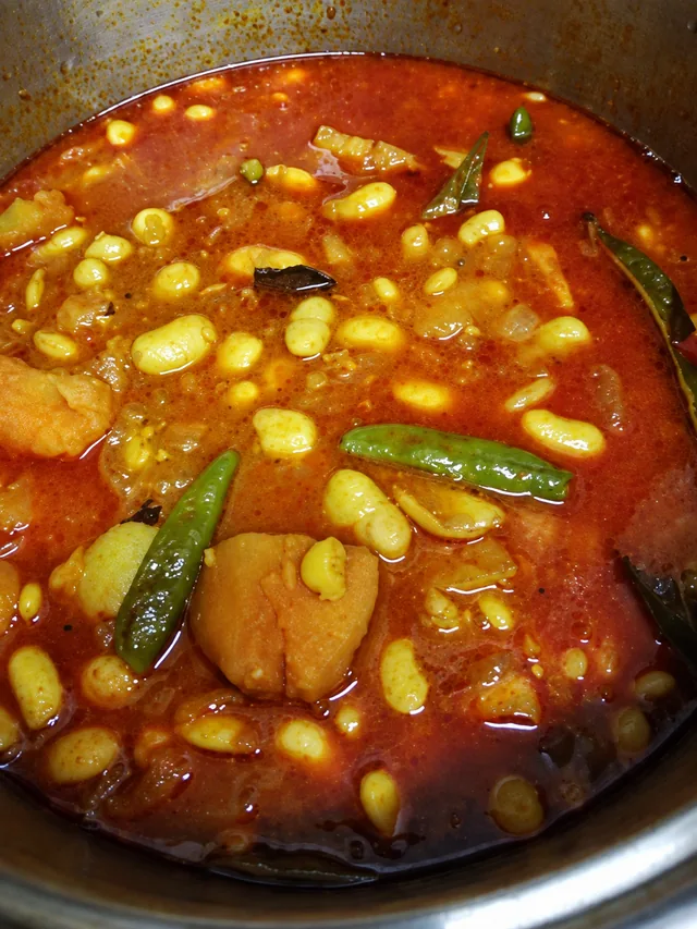 Broad bean curry in a pot