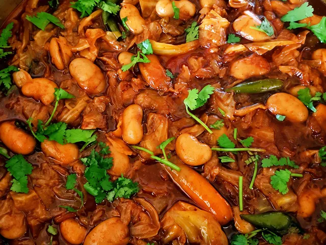 Cabbage and butter bean curry