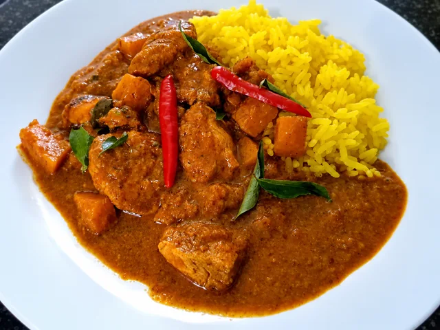 Chicken tikka-inspired curry served with yellow rice
