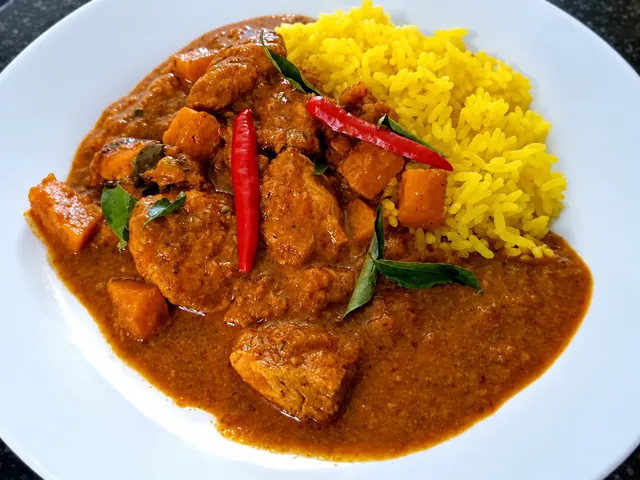 Chicken tikka-inspired curry served with yellow rice