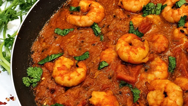 Mrs Singh’s prawn curry