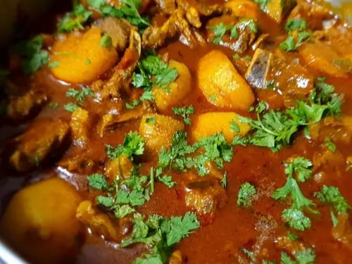 Lamb curry with potatoes cooked without added oil