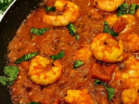 Mrs Singh’s prawn curry