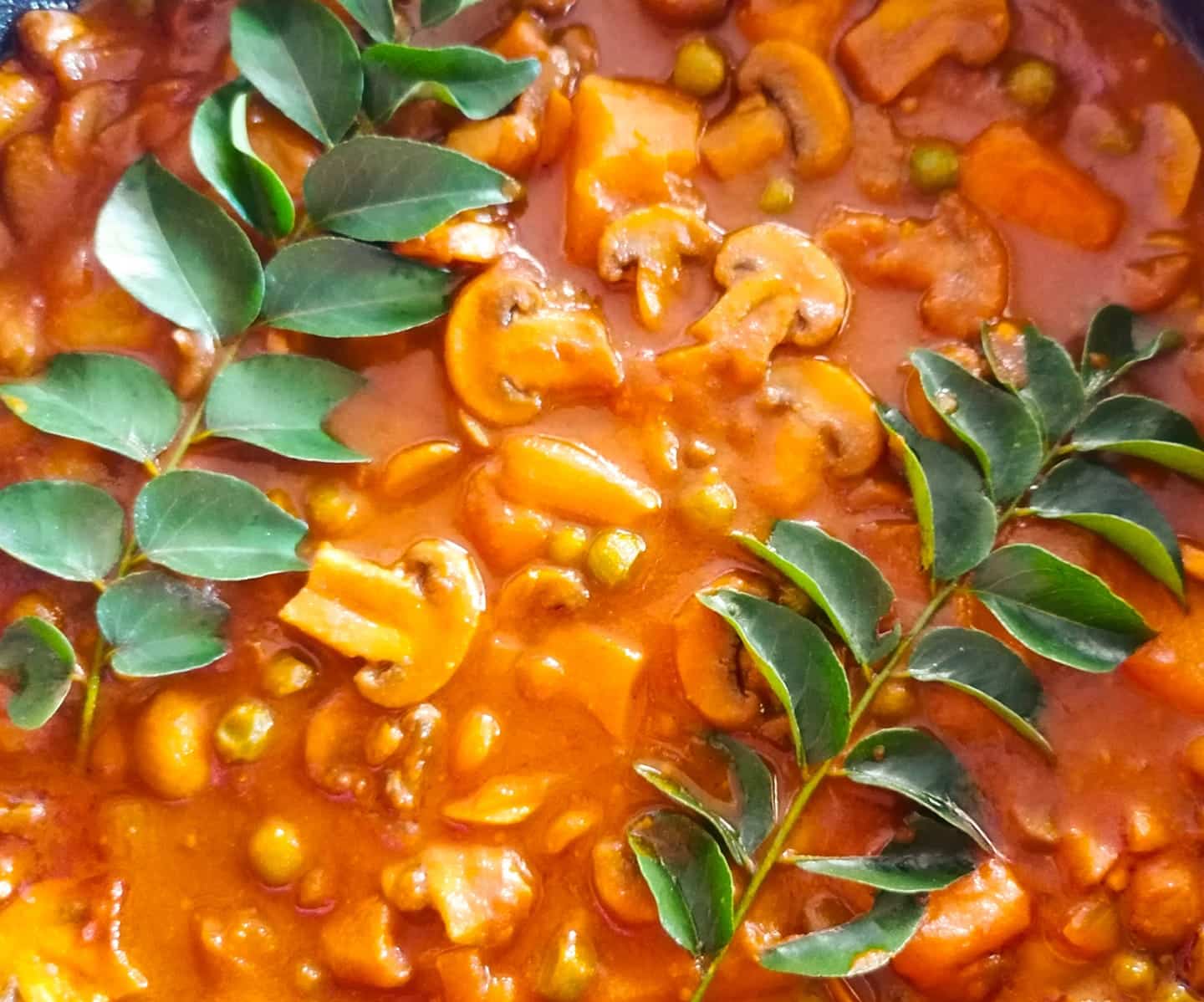 mushroom, pea & potato curry